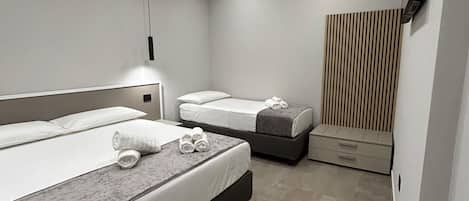 Chambre Triple Standard, non-fumeur, salle de bains privée