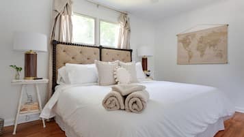 2 bedrooms, iron/ironing board, WiFi, bed sheets