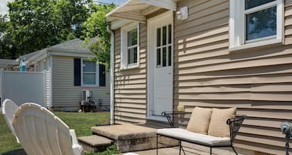 Cottage Charmer-Walkable/Bars/Restaurants/Pets ok