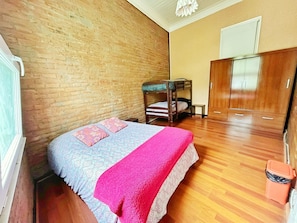 Standard Quadruple Room, City View | Individually decorated, free WiFi - La Casa Piola (Valparaiso)