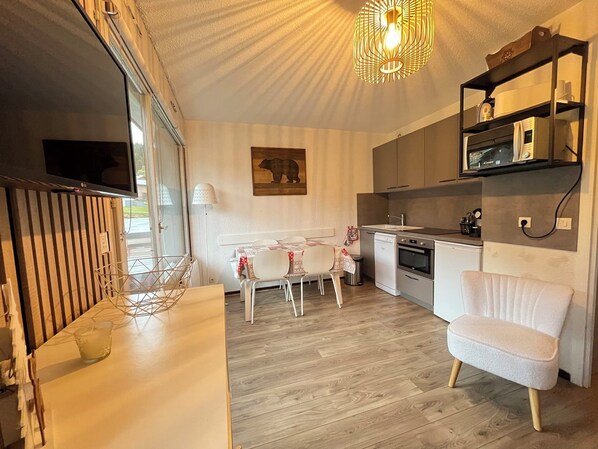 Interior - Studio Cabine Rénové Proche Piste Bardelle et à 5 mn à Pieds du Centre (Arâches-la-Frasse)