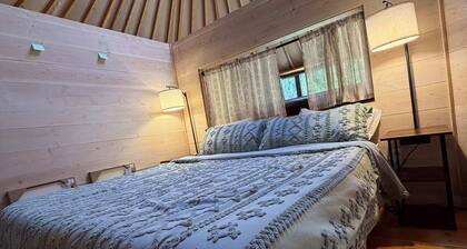 Cozy 1-bedroom Yurt on the Lochsa River