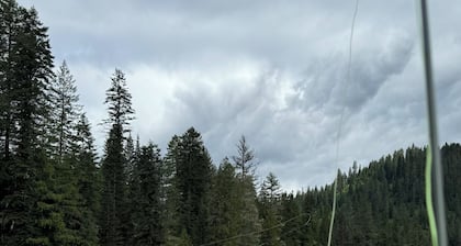 Cozy 1-bedroom Yurt on the Lochsa River