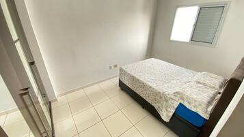 1 quarto, ferros/tábuas de passar roupa, acesso à internet