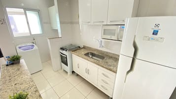 Fridge, microwave, oven, coffee/tea maker