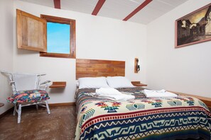 Standard Room, 1 Double Bed, Non Smoking | 1 bedroom, down comforters, individually decorated - Hostal IntiLuna (Salento)