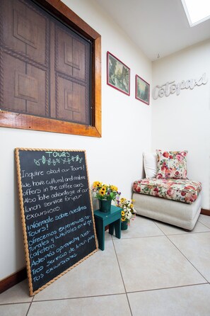 Reception - Hostal IntiLuna (Salento)