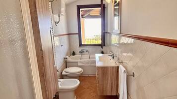 Doccia, asciugacapelli, bidet, asciugamani