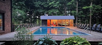 Rustic modern country retreat, close to town!