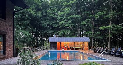 Rustic modern country retreat, close to town!