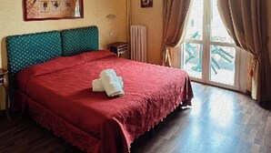 Unclassified image, 2 of 7, button - Room-viareggio Rooms Facing the sea (Viareggio)