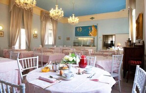 Chambre, 1 chambre, fumeurs, balcon | Salle à manger