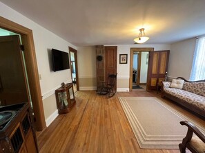 TV connectée, jeux vidéo, lecteur de DVD, livres