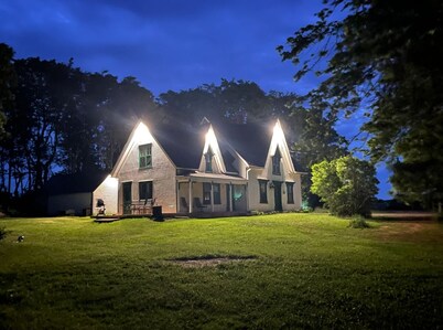 1841 Authentic Victorian Farmhouse Located in the heart of Prince Edward Island 
