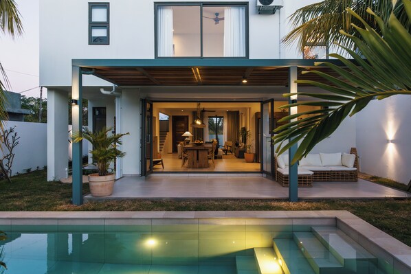 Outdoor pool - Two bedroom villa with pool for your perfect holiday in Mauritius. (Grand Baie)