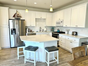 Fridge, microwave, oven, stovetop - Paradise in Pismo!  Beachside Bliss  - 1 block from beach access! (Pismo Beach)