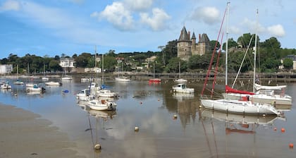 Quiet apartment with swimming pool, near the sea, located in the Golf de Pornic.