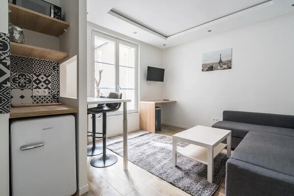 Smart TV - Beau Studio Bien Situé Dans le 16ème (Paris)