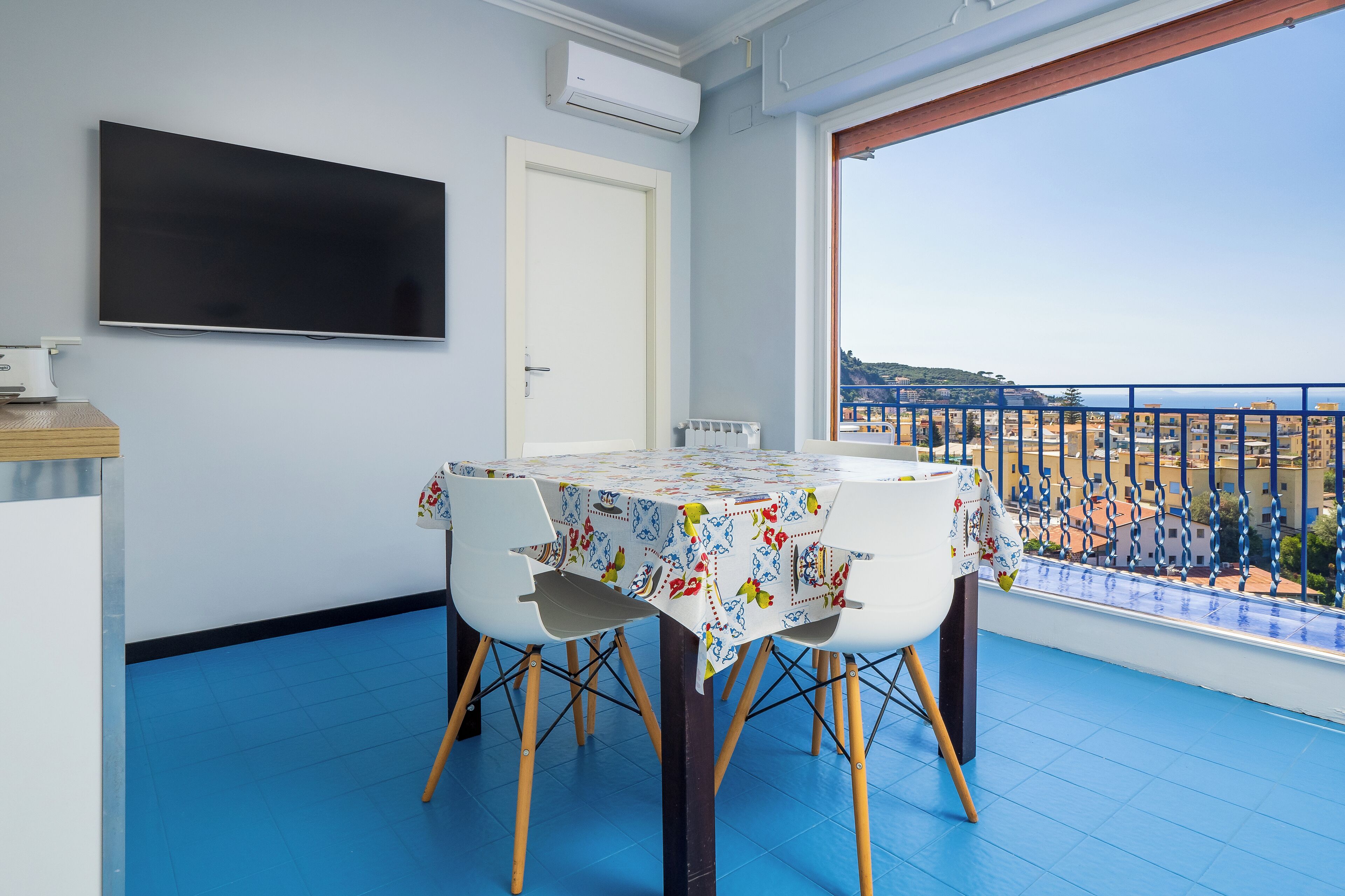 Panoramic Townhome, Sea View | Dining room