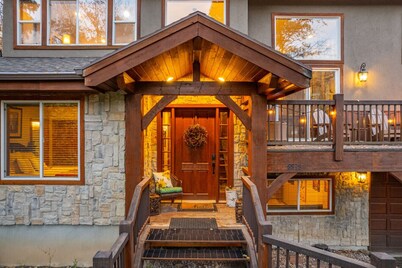 Refined mountain retreat among aspens • Private setting • Hot tub • Quiet surroundings • Minutes to Sundance