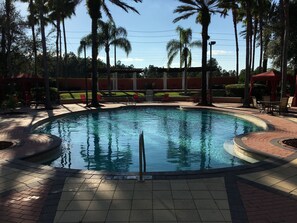 Piscina externa, piscina aquecida