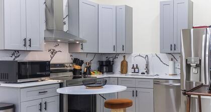 Houston Hideaway w/King Bed, Games, Prime Location