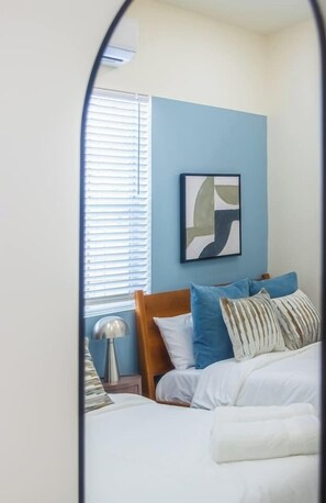 2 slaapkamers, een bureau, een strijkplank/strijkijzer, wifi