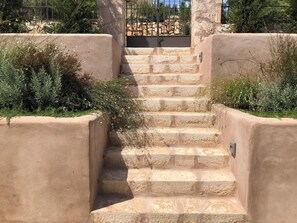 Property grounds - Evreti DREAMHOUSE Stone House With Private Pool & Sea View. A Paradise on Earth! (CHMJ+HVW Evreti, Greece)