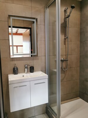 Shower, eco-friendly toiletries, hair dryer, towels