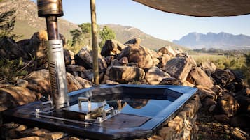 Outdoor spa tub