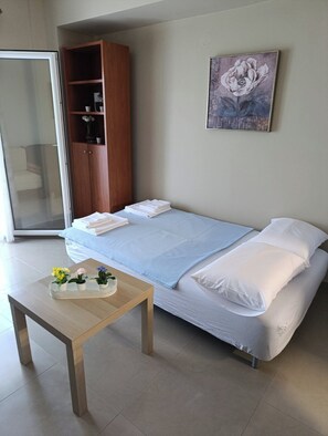 2 habitaciones, tabla de planchar con plancha, wifi y ropa de cama
