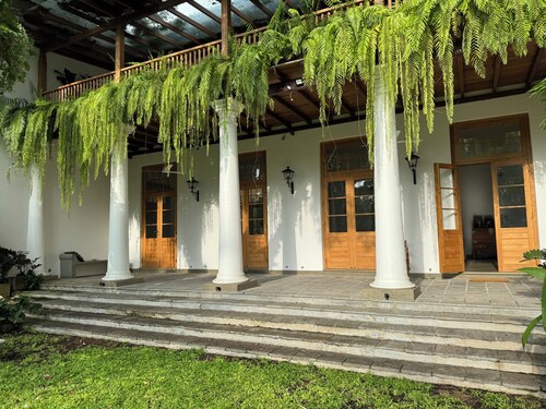 Villa with 7 bedrooms and WiFi, AC in enchanting Negombo felicianf@gmail.com