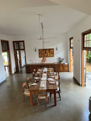 Dining - Villa with 7 bedrooms and WiFi, AC in enchanting Negombo felicianf@gmail.com (Daluwakituwa)