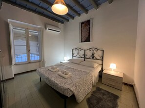 2 bedrooms, iron/ironing board, WiFi, bed sheets - LA CASETTA near Campo de Fiori (Roma)