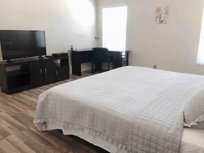 4 bedrooms, iron/ironing board, free WiFi, bed sheets - Cozy! Clean 4 Bedroom Villas in Wellington  (Wellington)