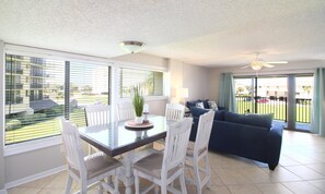 Dining - Bay Water Views - Very Large Pool, Spacious, Walk to Peg Legs - SRD328 (Pensacola Beach)