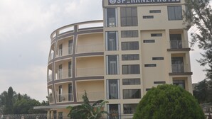 Façana frontal de l'allotjament