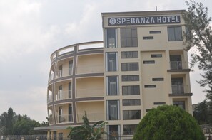 Façana frontal de l'allotjament