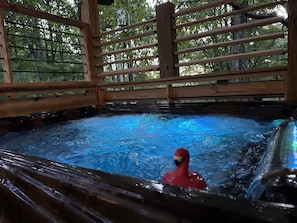 Outdoor spa tub