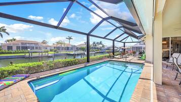 Piscine couverte, piscine chauffée