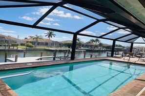 Innenpool, beheizter Pool