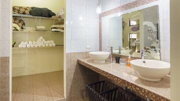 Individually furnished, free WiFi, bed sheets