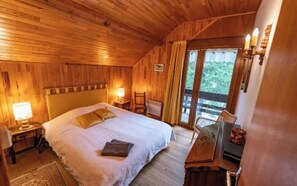 5 Schlafzimmer, Schreibtisch, Bügeleisen/Bügelbrett, WLAN