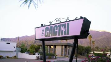 Pintu masuk properti