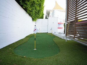 Mini-golf