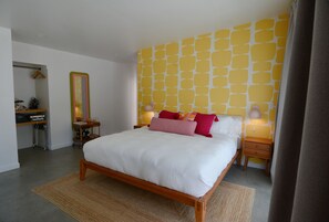 Caja de seguridad en la habitación y escritorio 