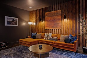 Smart TV, video games