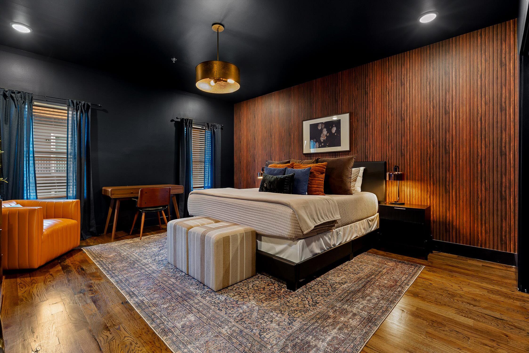 4 chambres, coffres-forts dans les chambres, bureau