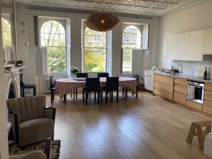 Fridge, oven, stovetop, dishwasher - Notting Hill Enchanting 3-bedroom maisonette with private and communal garden. (London)
