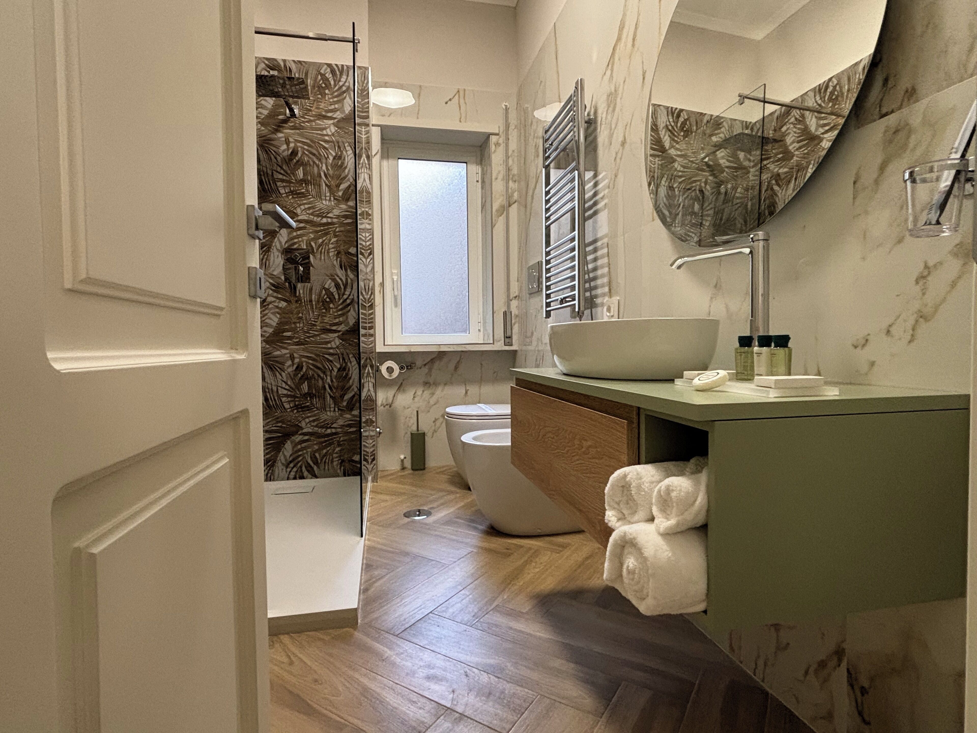 Articles de toilette écologiques, sèche-cheveux, bidet